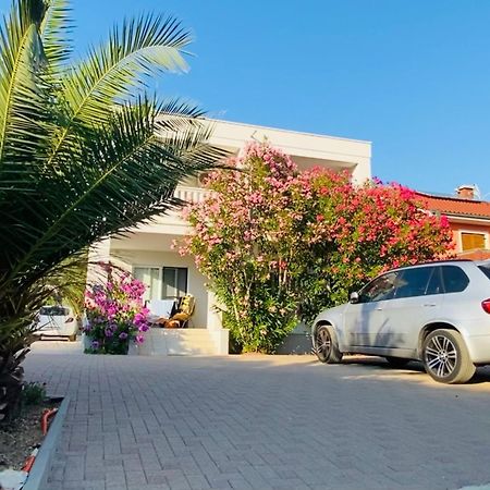 Mr. Hall Apartments Barbat na Rabu ภายนอก รูปภาพ