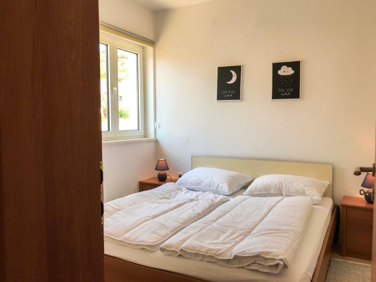 Mr. Hall Apartments Barbat na Rabu ภายนอก รูปภาพ